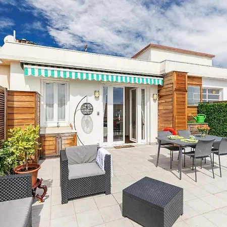 Deux Pieces Terrasse Sous Les Etoiles Apartment Nice Exterior photo